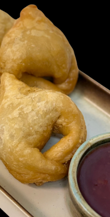 Chicken curry puffs (4pcs)